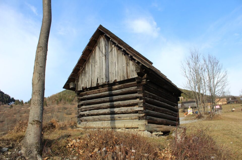 Štál pod pokladňou